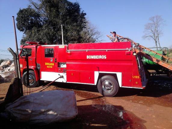 Incêndio atinge empresa de reciclagem em Seberi - foto 4