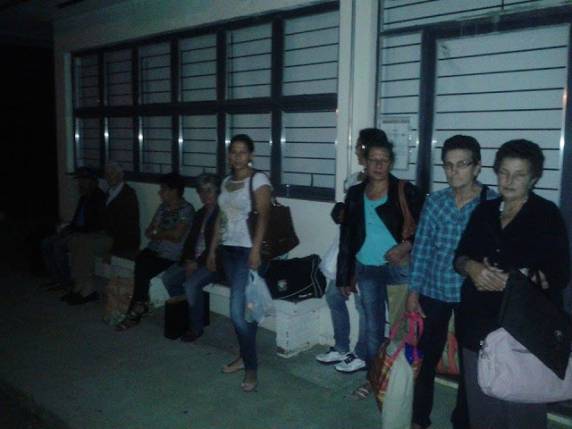 Ônibus
da secretaria de Saúde de Santiago estraga, de novo, e deixa pacientes na mão em Santa Maria - foto 2