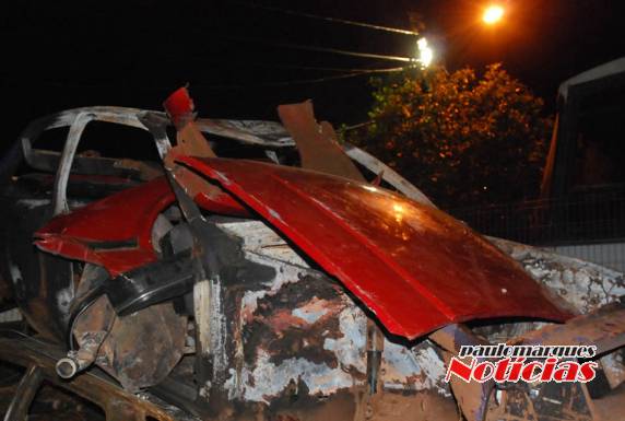 Veículo furtado em Três de
Maio é localizado queimado em São José do Inhacorá - foto 2