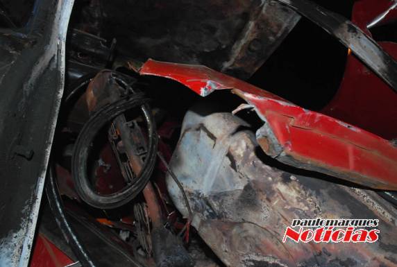 Veículo furtado em Três de
Maio é localizado queimado em São José do Inhacorá - foto 5