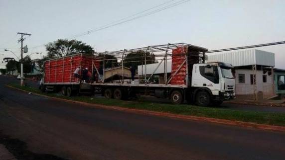 Caminhão colide em poste e deixa parte de Miraguaí sem energia elétrica - foto 3