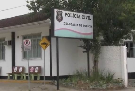 Delegada proíbe beijos e abraços dentro de delegacia em Barra Velha SC - foto 4