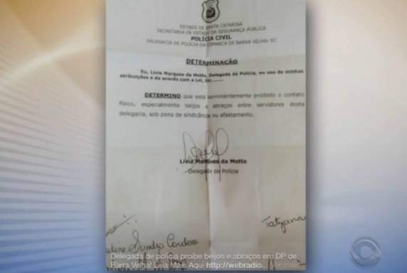 Delegada proíbe beijos e abraços dentro de delegacia em Barra Velha SC - foto 2