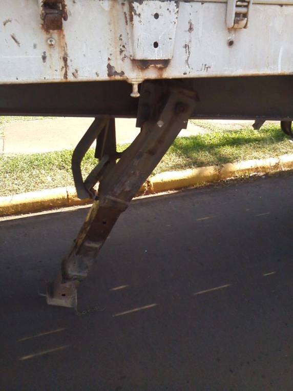 Motorista abandona caminhão depois de se envolver em acidente em Horizontina - foto 5