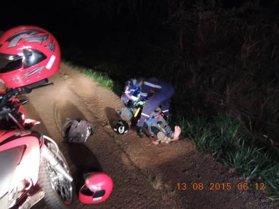 Duas pessoas ficaram feridas em uma saída de pista com motocicleta em Três de Maio - foto 5