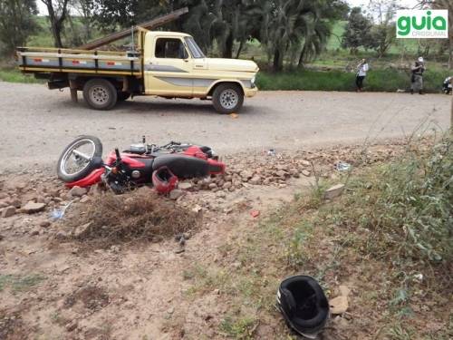 Acidente de trânsito envolvendo motocicleta e camionete F1000 deixou dois feridos em Crissiumal - foto 3