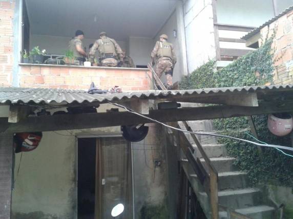 Polícia Militar de Itapema cumpre mandados de busca e apreensão - foto 4