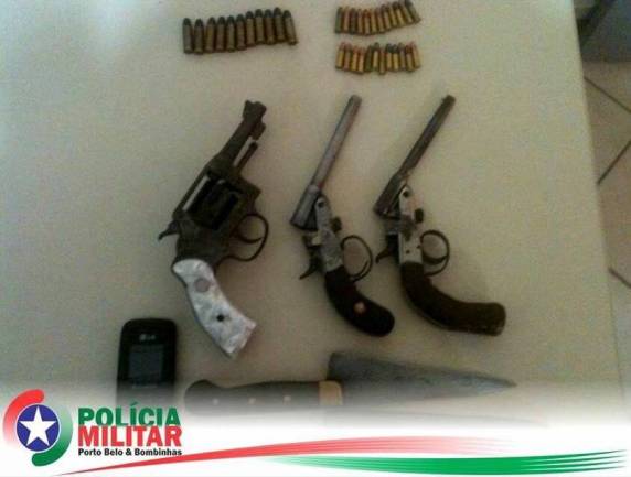 Polícia Militar de Bombinhas tira de circulação arsenal de armas - foto 4