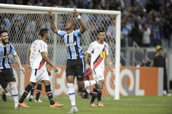 Time de Roger chegou à terceira vitória seguida no Brasileirão