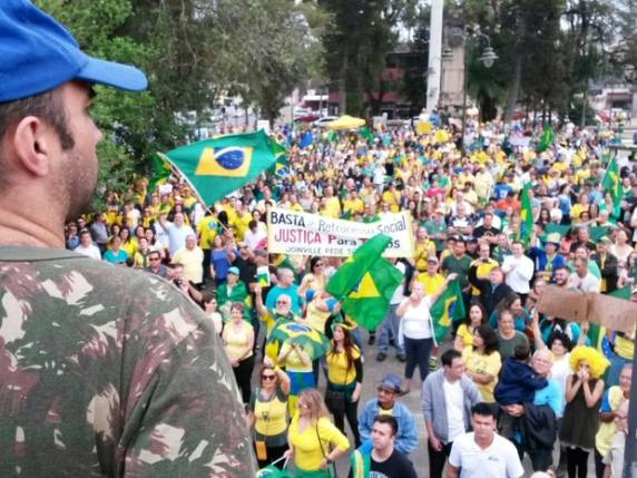 Mais municípios de SC têm protestos  na tarde deste domingo (16) - foto 3