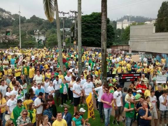 Mais municípios de SC têm protestos  na tarde deste domingo (16) - foto 2