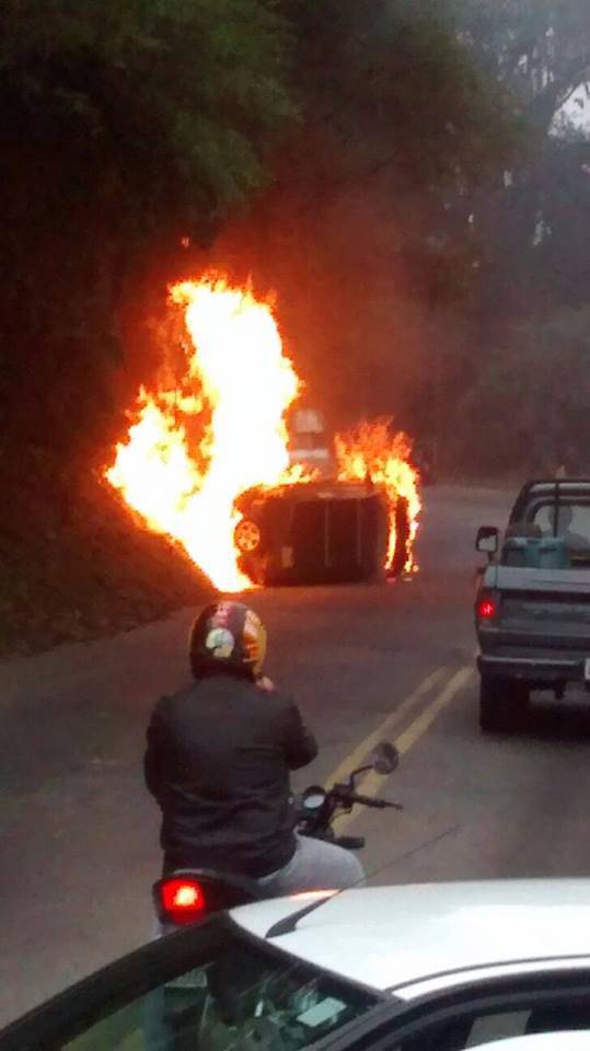 Veículo incendeia em Blumenau - foto 5