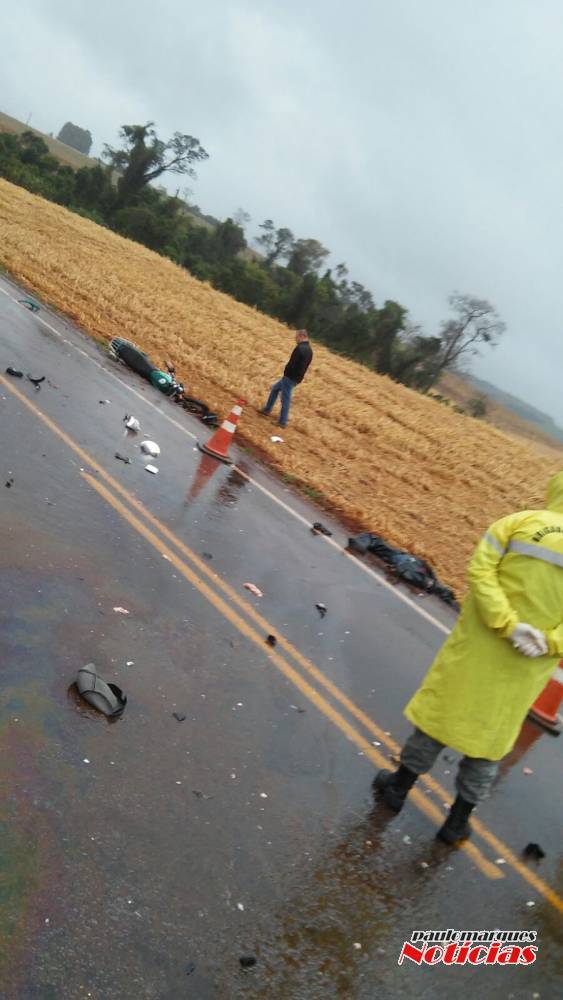 Homem morre ao bater com motocicleta de
frente em um caminhão, em Santo Cristo - foto 2