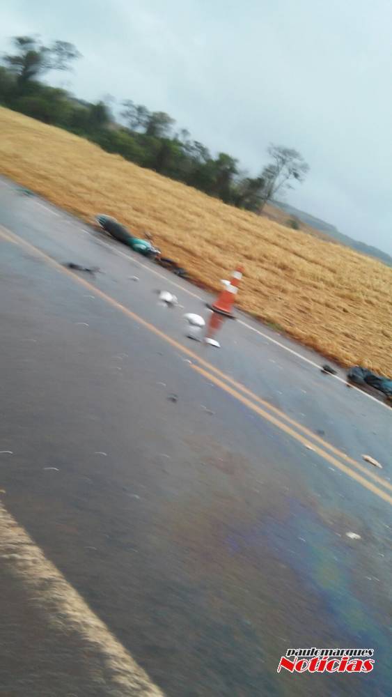 Homem morre ao bater com motocicleta de
frente em um caminhão, em Santo Cristo - foto 3