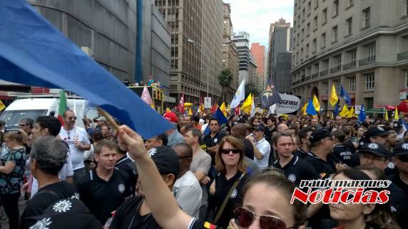 Categoria fez assembleia e saiu em marcha pelas ruas da 

capital