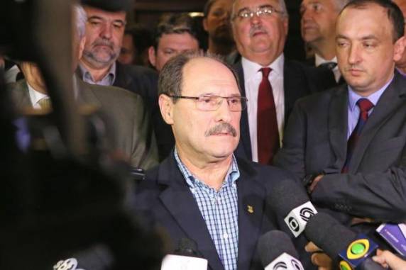 Sartori se manifestou 

no final da tarde desta terça-feira, após anúncio de paralisação de três dias do funcionalismo