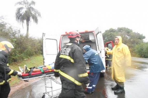 Acidente de veículos resulta em cinco feridos na BR 285 em
Saldanha Marinho - foto 5