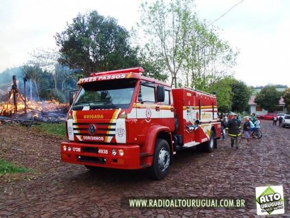 Incêndio destrói residência na tarde desta terça-feira em Humaitá - foto 5