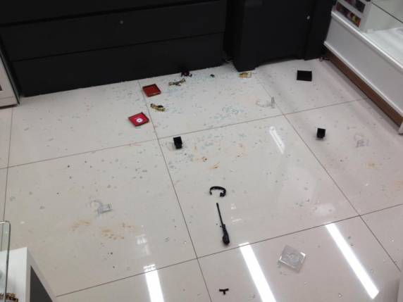 Óptica e joalheria é arrombada e furtada no centro de Ijuí - foto 3