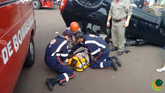 Invasão de preferencial resulta em capotamento e deixa três pessoas feridas em
Passo Fundo - foto 2