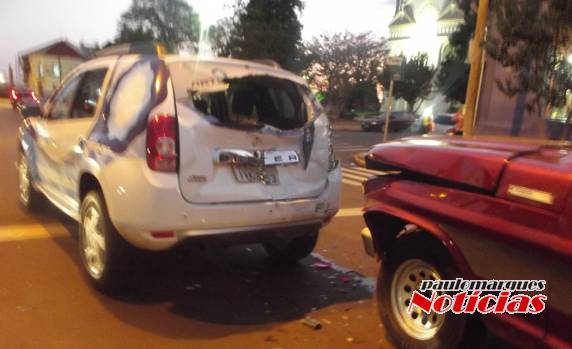 Acidente com
danos materiais no centro de Três de Maio - foto 4