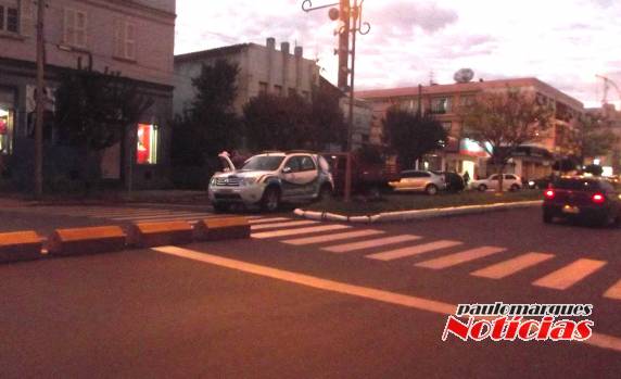 Acidente com
danos materiais no centro de Três de Maio - foto 5