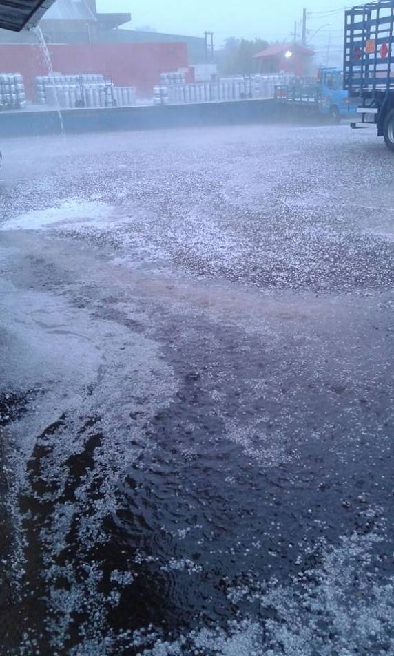 Internautas registra temporal de granizo em Caxias do Sul - foto 4