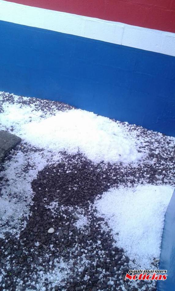 Internautas registra temporal de granizo em Caxias do Sul - foto 2