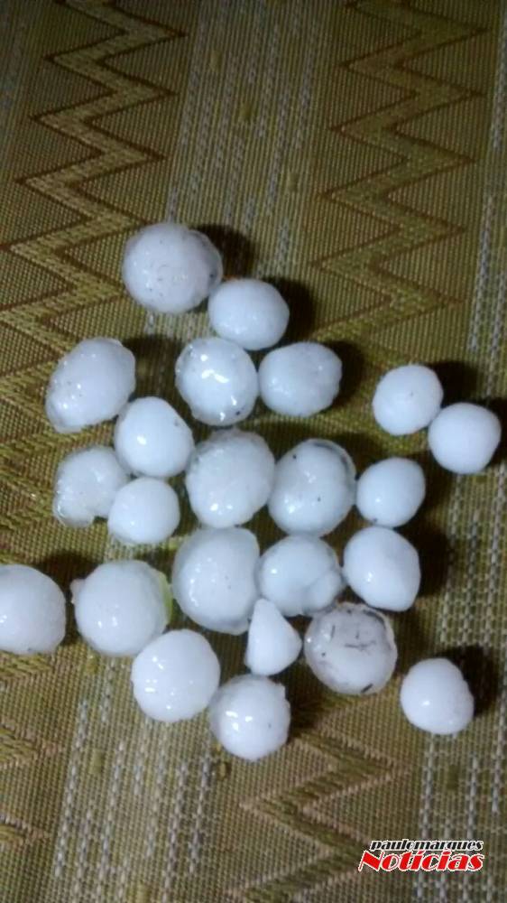 Internautas registra temporal de granizo em Caxias do Sul - foto 5