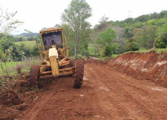 Executivo vistoria obras nas estradas no distrito de Barrinha - foto 2
