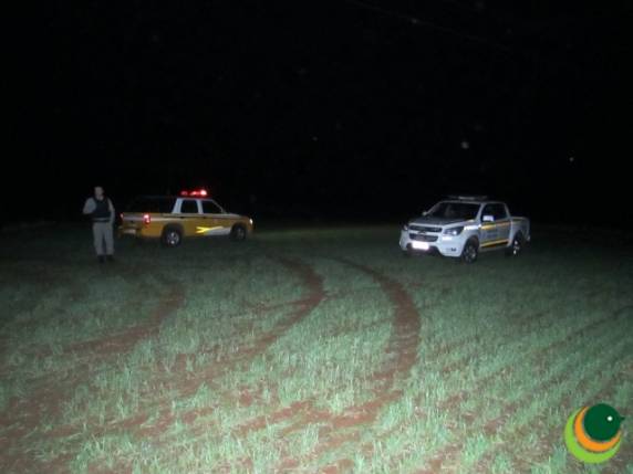 Bandidos atolam dois carros roubados durante sequestro relâmpago em Passo Fundo - foto 3