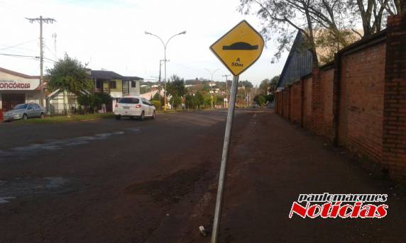 Vândalos danificam placas de sinalização de trânsito na Av. Santa Rosa - foto 3