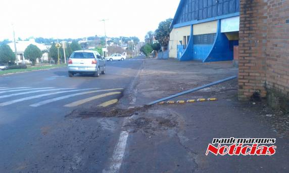 Vândalos danificam placas de sinalização de trânsito na Av. Santa Rosa - foto 2