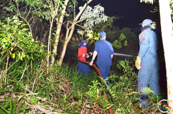 Incêndio atinge dois hectares e ameça casas em São Miguel do Oeste - foto 5