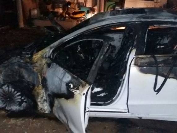 Carros pegam fogo após batida frontal
e homem morre em Apiúna, SC - foto 2