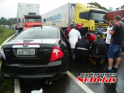 Carreta de Horizontina tomba após colidir com carro na BR-153 no Paraná - foto 3