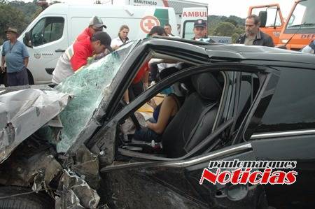 Carreta de Horizontina tomba após colidir com carro na BR-153 no Paraná - foto 6