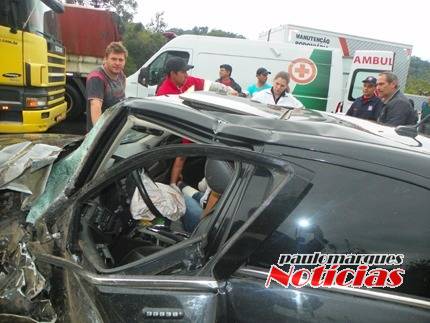 Carreta de Horizontina tomba após colidir com carro na BR-153 no Paraná - foto 5