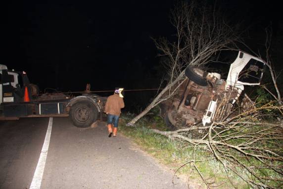 Caminhoneiro de São Luiz Gonzaga morre em acidente de trânsito na BR 287 em
Jaguari - foto 4