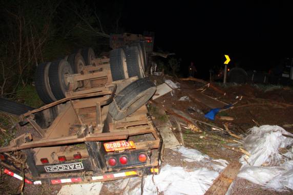 Caminhoneiro de São Luiz Gonzaga morre em acidente de trânsito na BR 287 em
Jaguari - foto 5