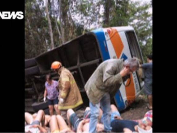 Acidente com ônibus deixa 15 mortos em Paraty - foto 2