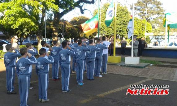 Hasteamento das bandeiras
no dia da Independência - foto 2