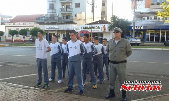 Hasteamento das bandeiras
no dia da Independência - foto 4