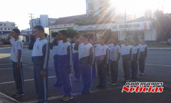 Hasteamento das bandeiras
no dia da Independência - foto 5