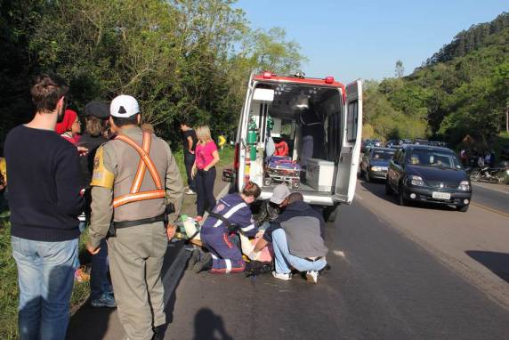 Casal fica gravemente ferido após acidente na ERS-446 - foto 4