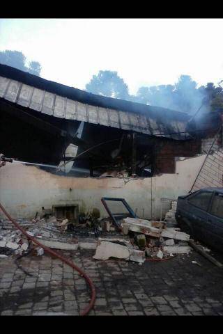 Incêndio destrói pavilhão de autopeças usadas na RS-324, em Nova Bassano - foto 3
