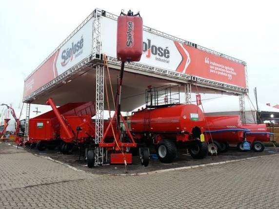Empresa
inhacorense presente na 38ª Expointer, em Esteio - foto 3