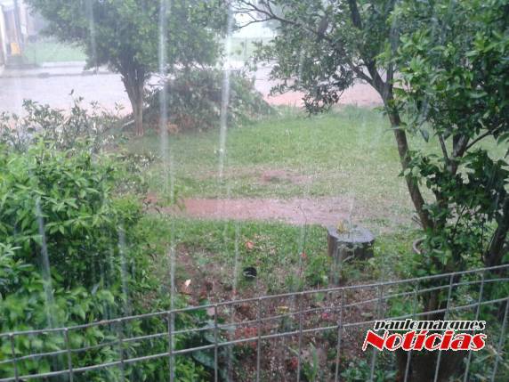 Em Três de Maio foi registrada queda de granizo no início da tarde