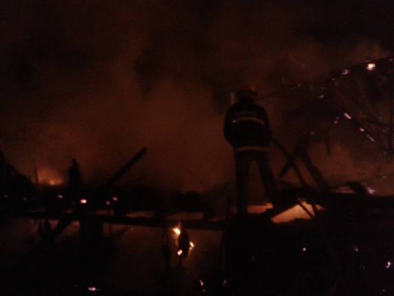 Residência foi consumida pelo fogo em Carazinho - foto 3