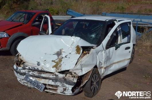 Casal de Três de Maio se envolve em grave acidente na BR-386 em Sarandi - foto 3